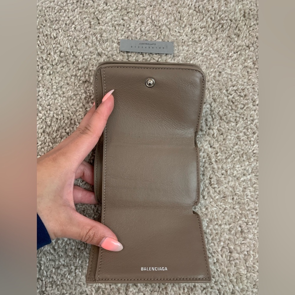 Balenciaga Mink Grey Calf Skin Wallet - Picture 3 of 12
